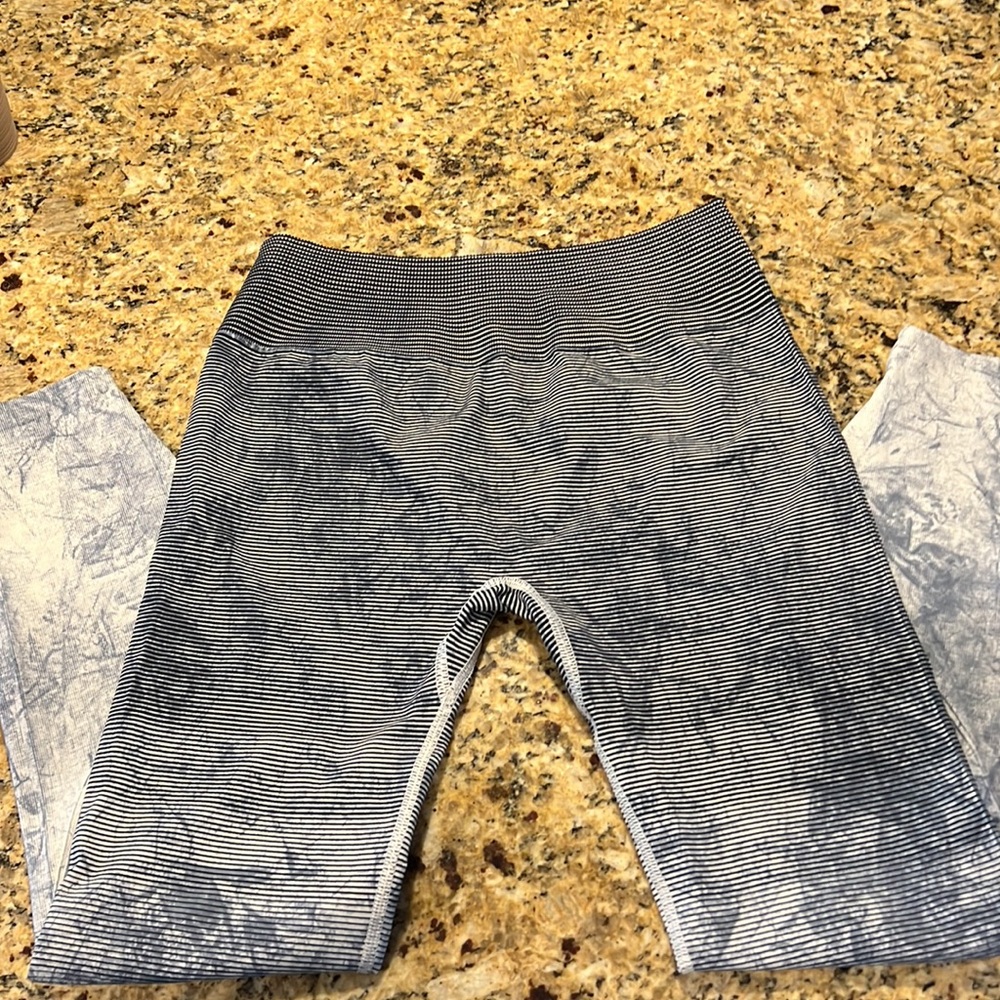 Lululemon Rare Workout Tights | Size 2 | Marbled Blue | Inseam 24” - Picture 4 of 6